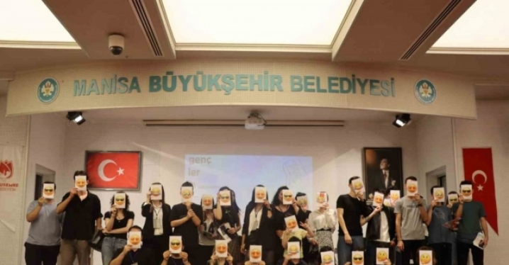 Yunusemre’de gençler ‘Açık mikrofon’ etkinliğinde söz aldı